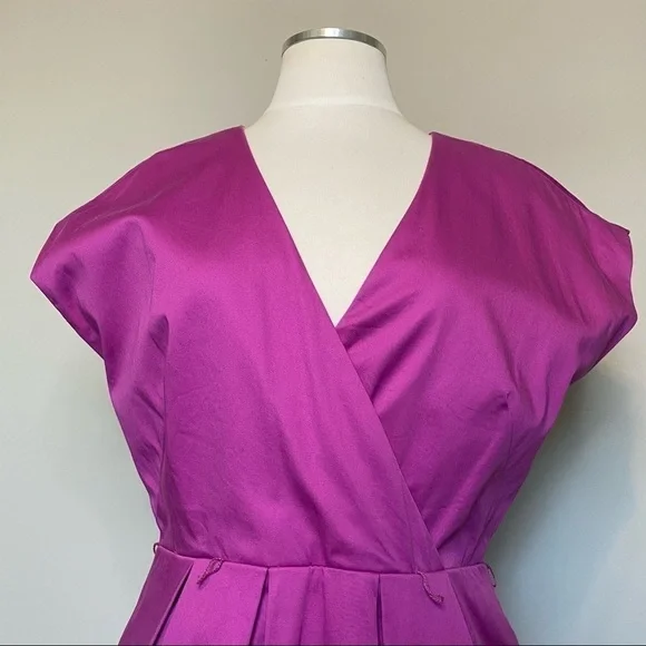 Andrew Marc New York Fuchsia V-neck Cap Sleeve Pleated Dress, size 4 - Picture 2 of 12